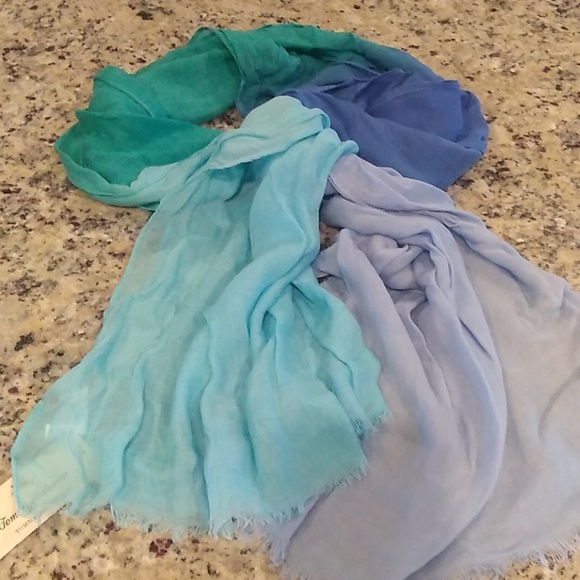 Tommy Bahama Accessories - Tommy Bahama scarf NWT Tommy Bahama Accessories - Tommy Bahama scarf NWT
